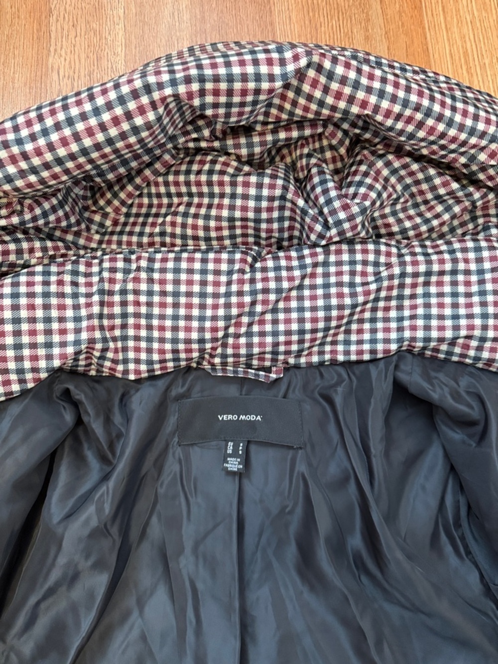 Vero Moda Black, White and Red Houndstooth Quilted Puffer Jacket - Picture 10 of 12